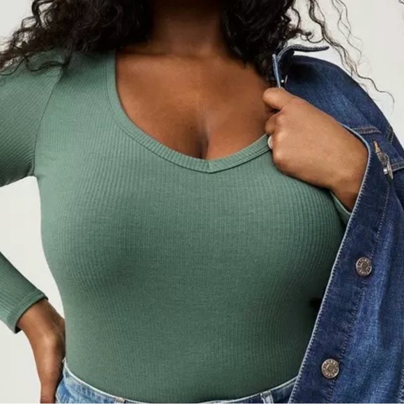 Torrid Long Green Sleeve Tee NWT - Picture 5 of 7